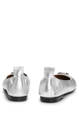 Bailarinas de piel metalizada con monograma Double B