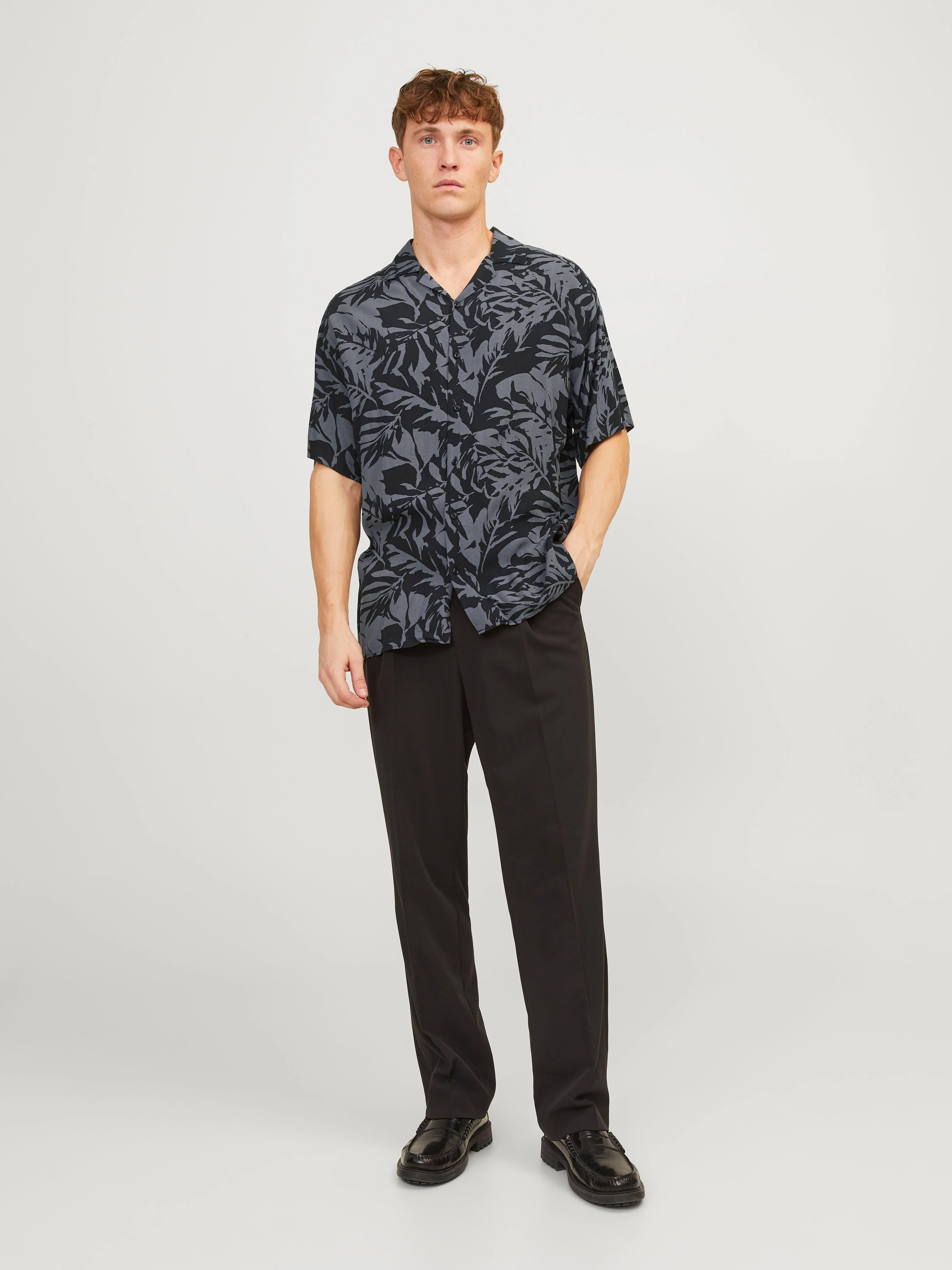 Camisa estilo resort Corte relaxed | Gris oscuro | Jack & Jones®