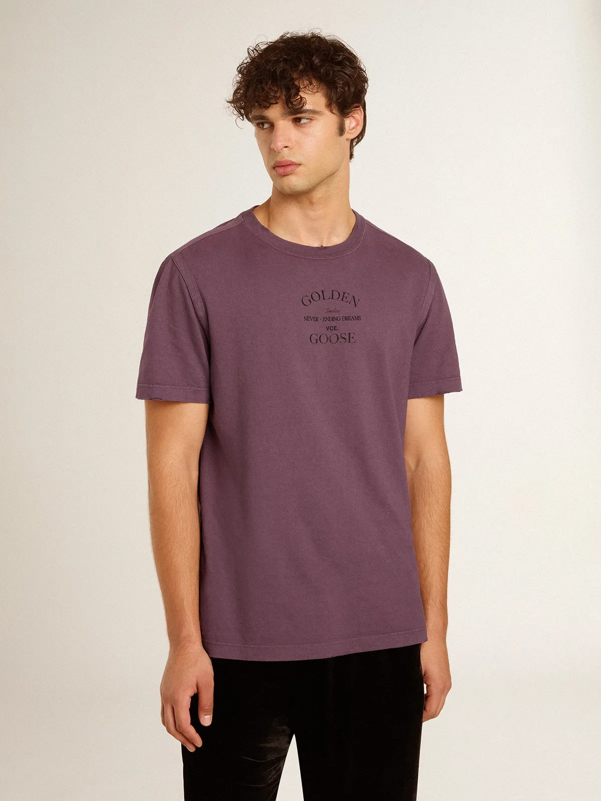 Camiseta en algodón violeta envejecido con estampado con logotipo