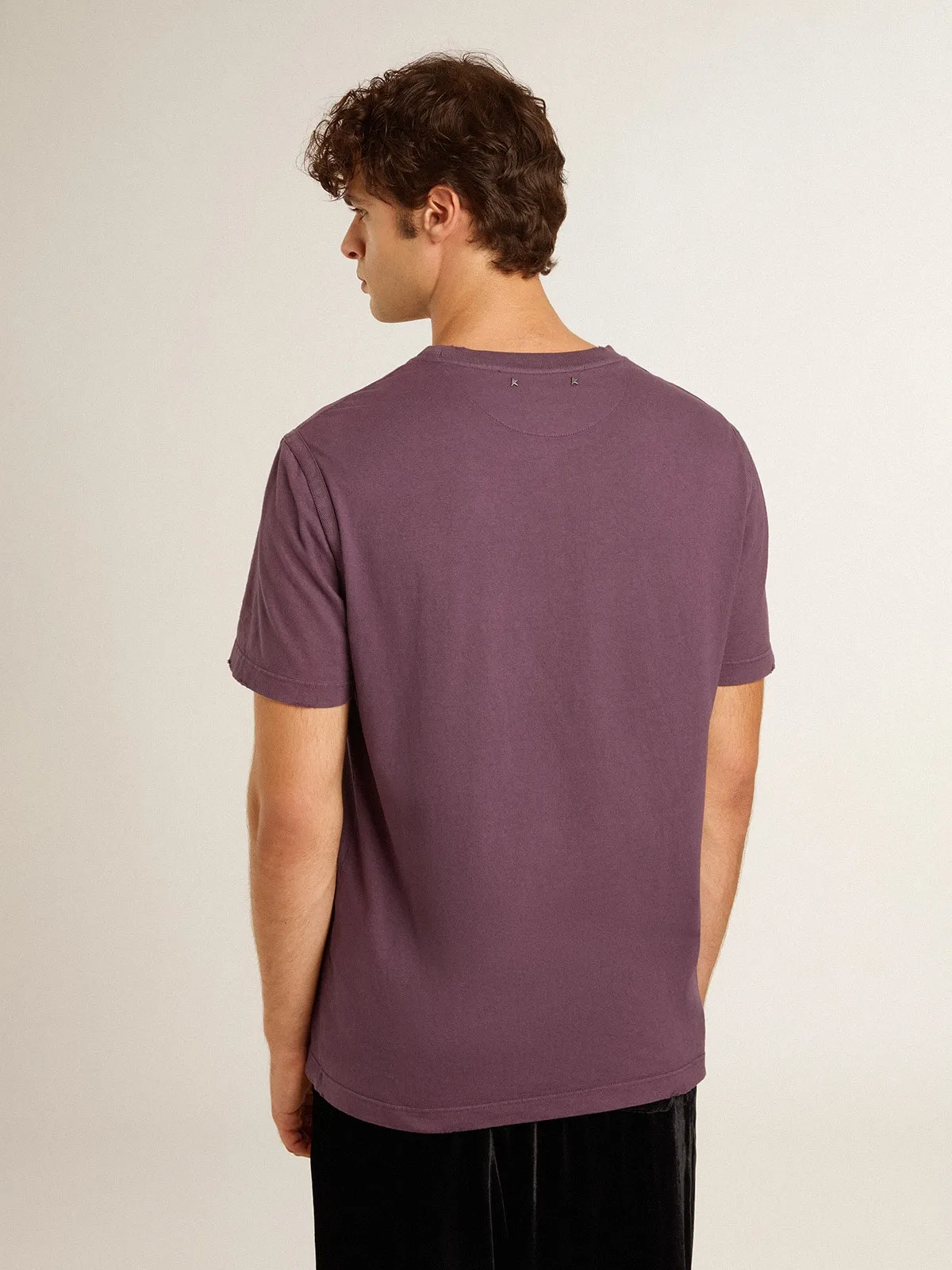 Camiseta en algodón violeta envejecido con estampado con logotipo