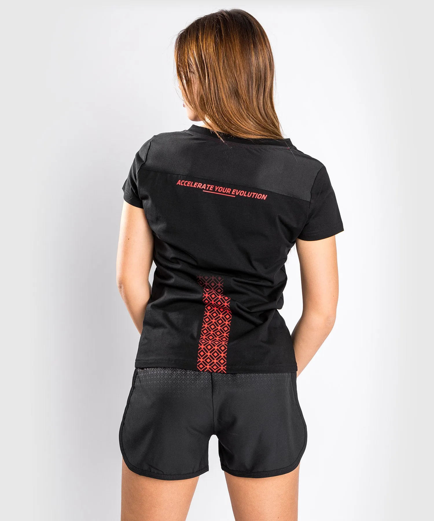 Camiseta Venum UFC Performance Institute - Para mujer - Negro