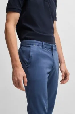 Chinos slim fit en tejido de gabardina de algodón elástico