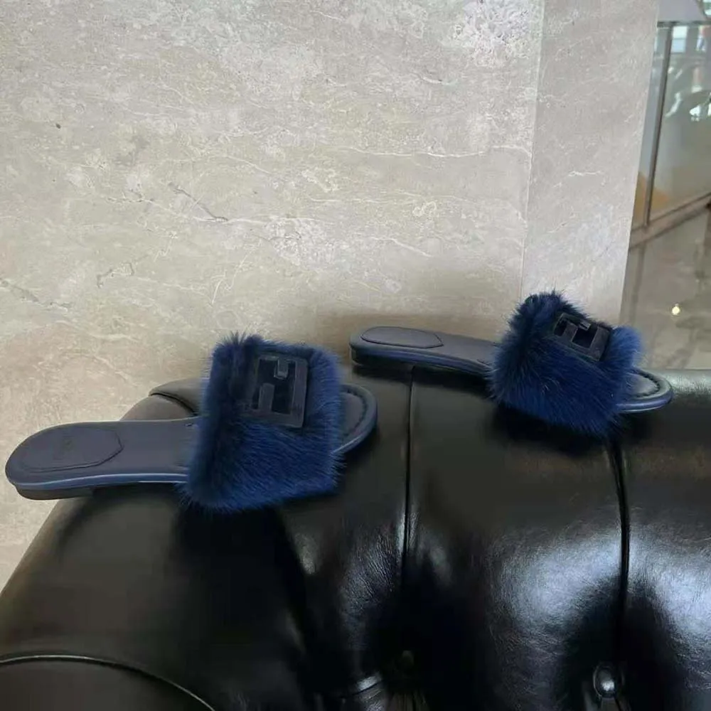 Fendi Chanclas Baguette De Visón Azul Para Mujer