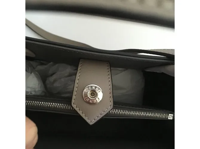 Fendi pequeña 2Jours Gris pardo 