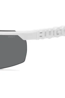 Gafas de sol de estilo máscara en blanco con logo en 3D en las patillas