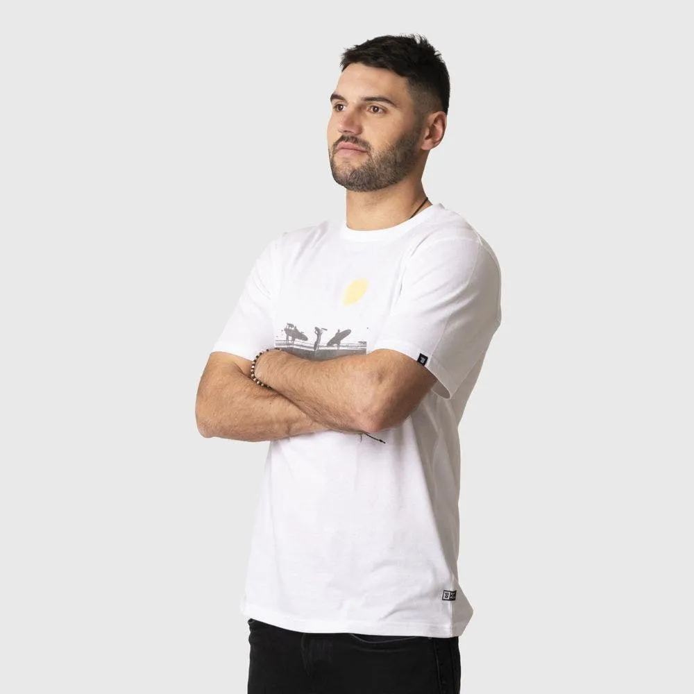 Polera Stoked Pik Reciclada Hombre Blanca