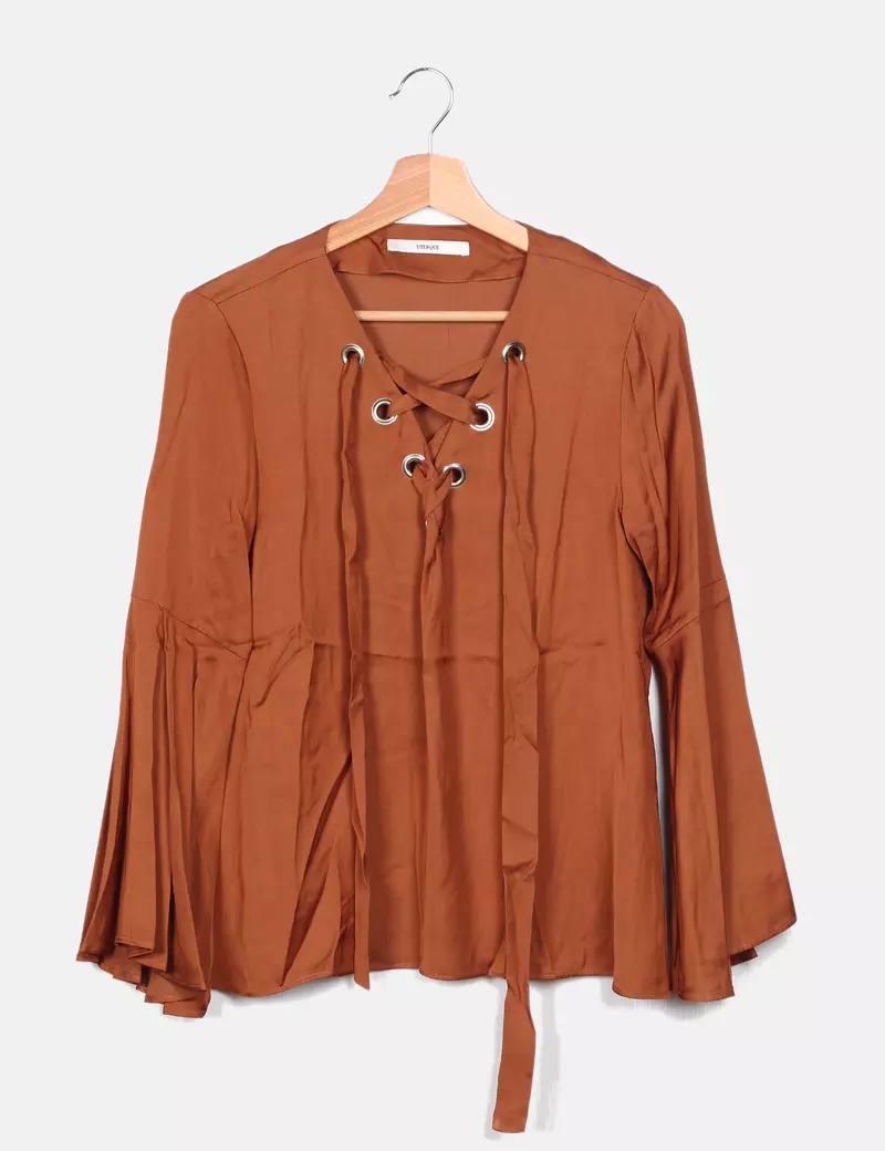 Uterqüe Blusa marrón lace up