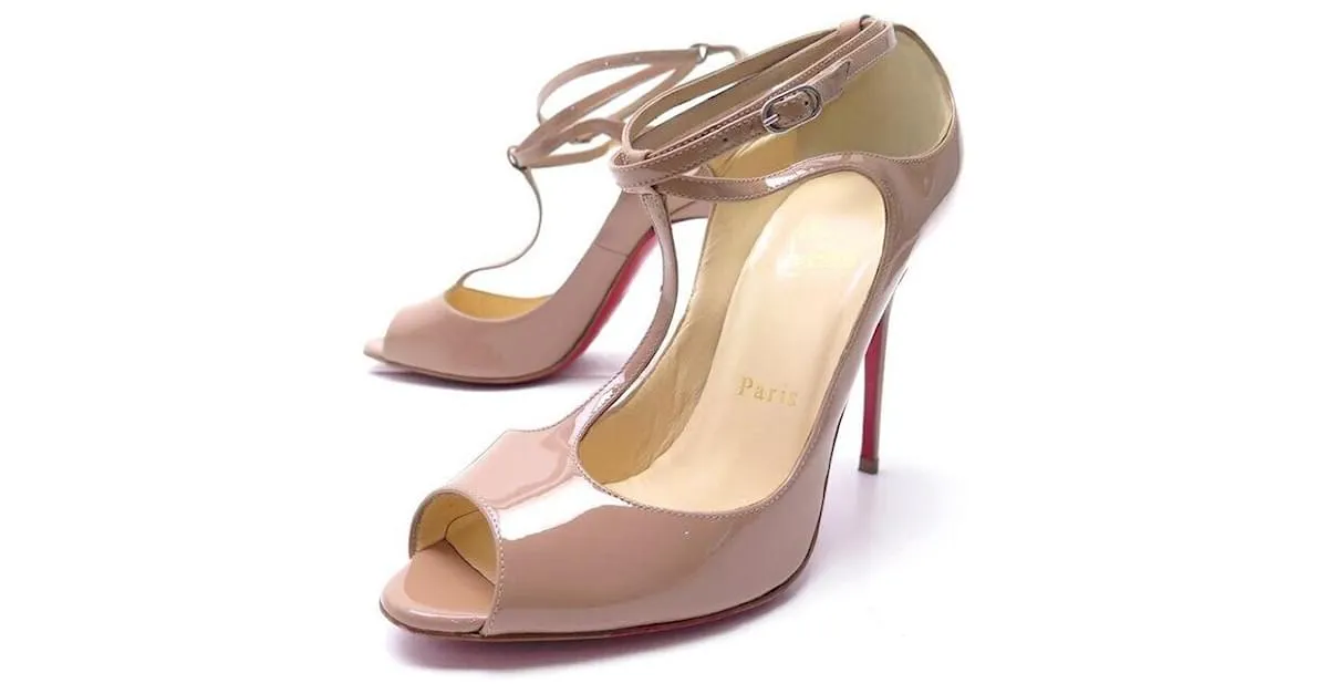 ZAPATOS BOMBAS CHRISTIAN LOUBOUTIN 37 ZAPATO CHAROL NUDE Beige 